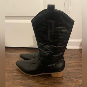 Black cowgirl boots